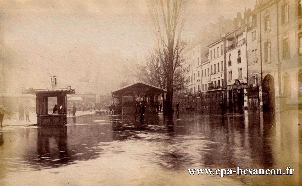 BESANÇON - Inondations sur la place du marché - c. 28 décembre 1882